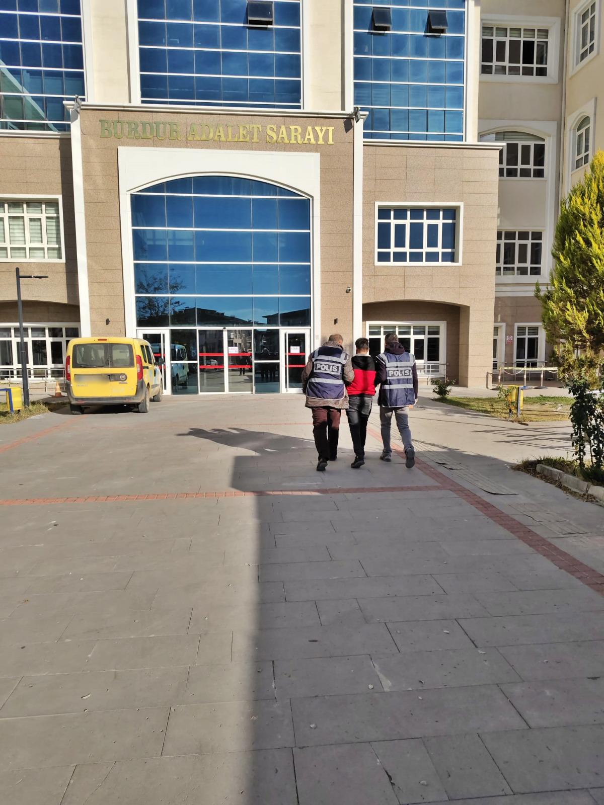 Burdur'da Araç Hırsızı Suçüstü Yakalandı